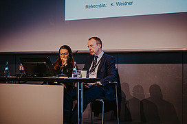 Prof. Papavassiliu und Prof. Schönberg auf dem Podium.