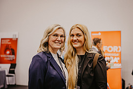 Foto von Frau Weidner und Frau Ilazi