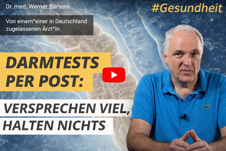 YouTube-Thumbnail: Arzt Dr. med. Werner Bartens vor einem mikroskopischen Darm-Hintergrund; Text: „Darmtests per Post: Versprechen viel, halten nichts“