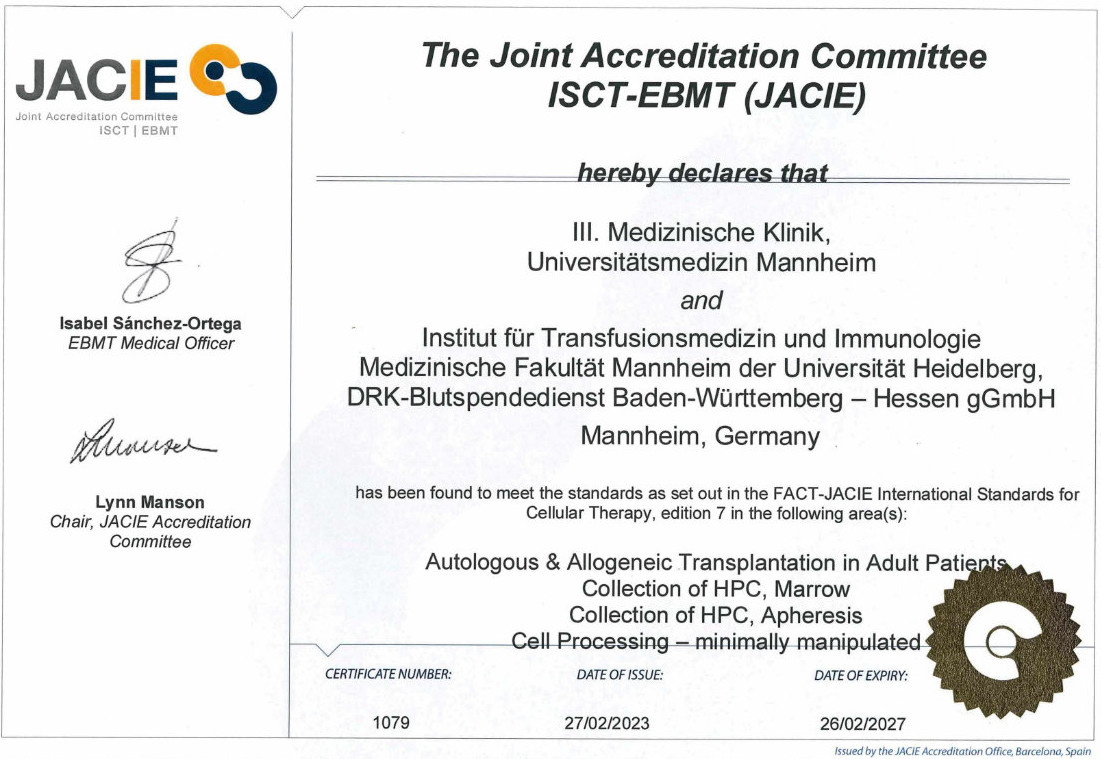 Urkunde der Joint Accreditation Committee ISCT-EBMT (JACIE) für die III. Medizinische Klinik der Universitätsmedizin Mannheim und das Institut für Transfusionsmedizin und Immunologie der Medizinischen Fakultät Mannheim der Universität Heidelberg mit Unterschriften und Gültigkeitsdaten