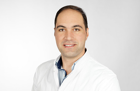 Studioportrait von Dr. Hasan