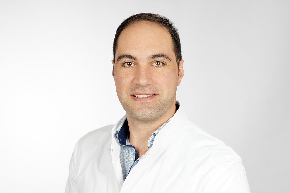 Studioportrait von Dr. Hasan