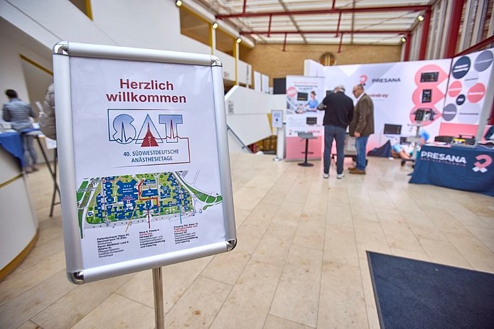 Willkommensschild im Foyer