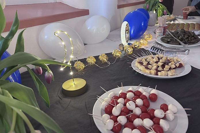 Feierliche Eröffnung mit Buffet.