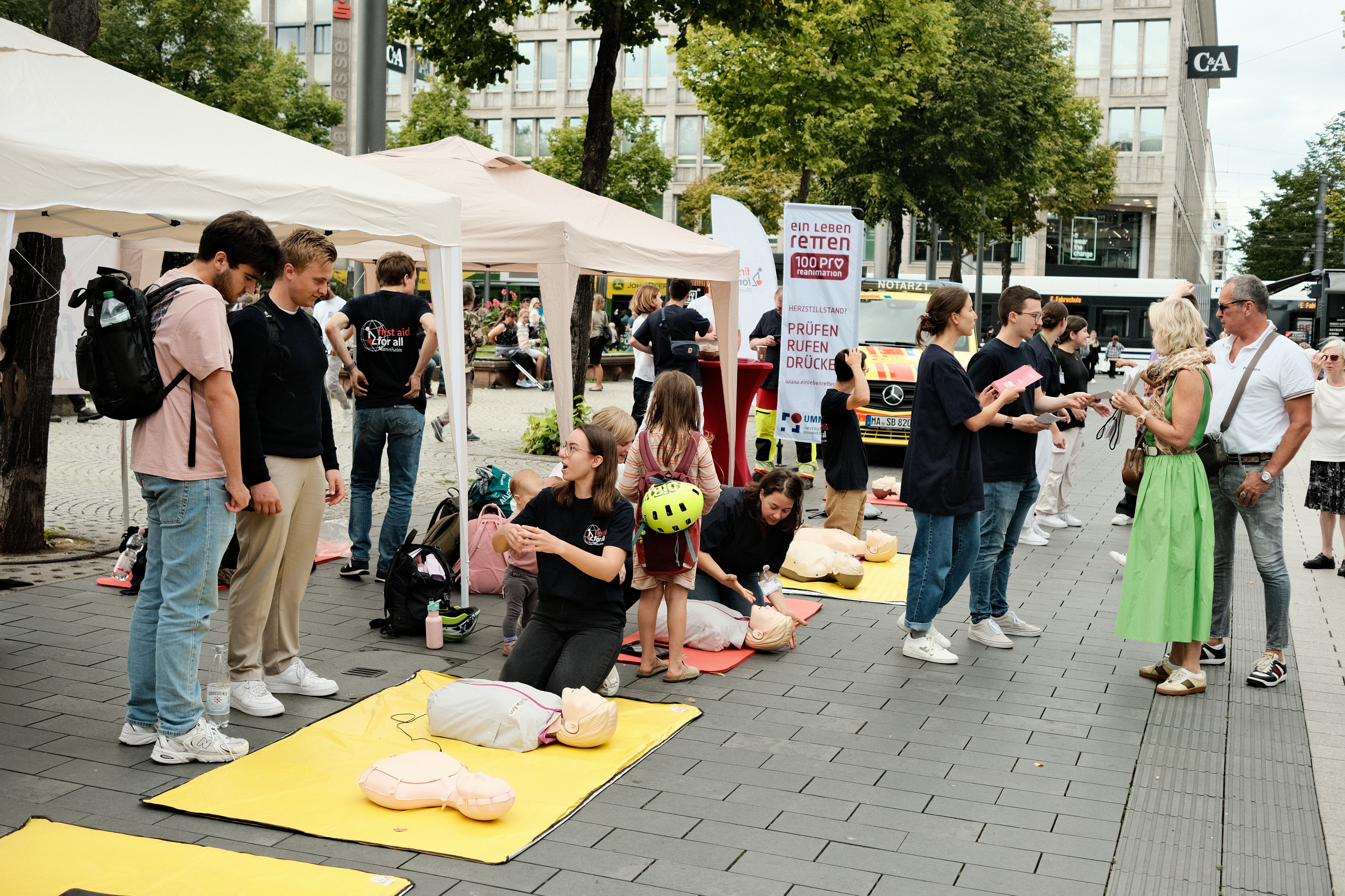 Aktionstag zur Wiederbelebung am Paradeplatz