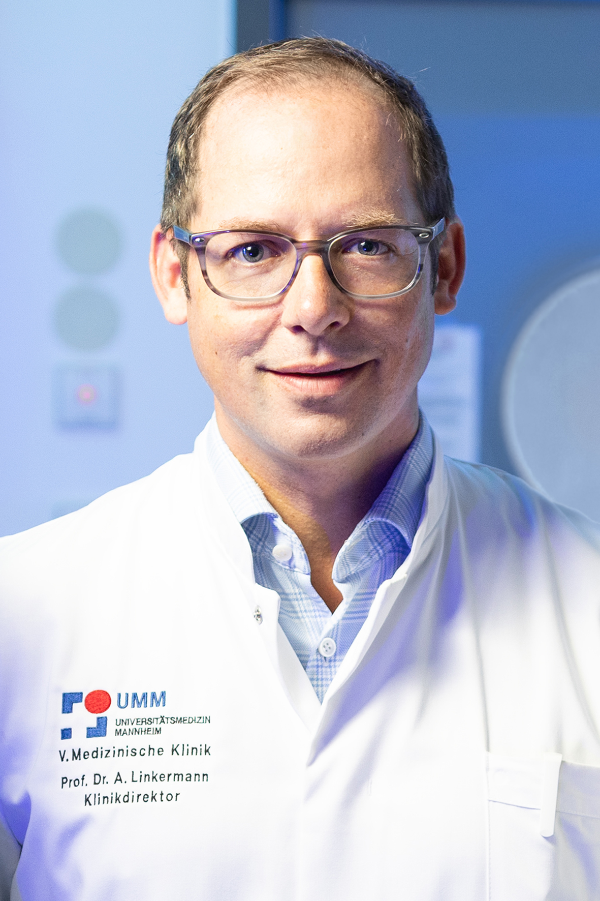 Hier sieht man ein Portraitfoto von Herrn Professor Linkermann