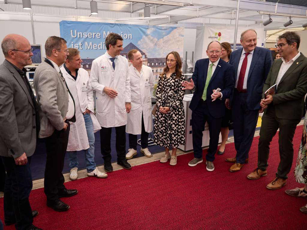 Mannheims Oberbürgermeister Christian Specht (re.) besuchte den UMM-Stand.