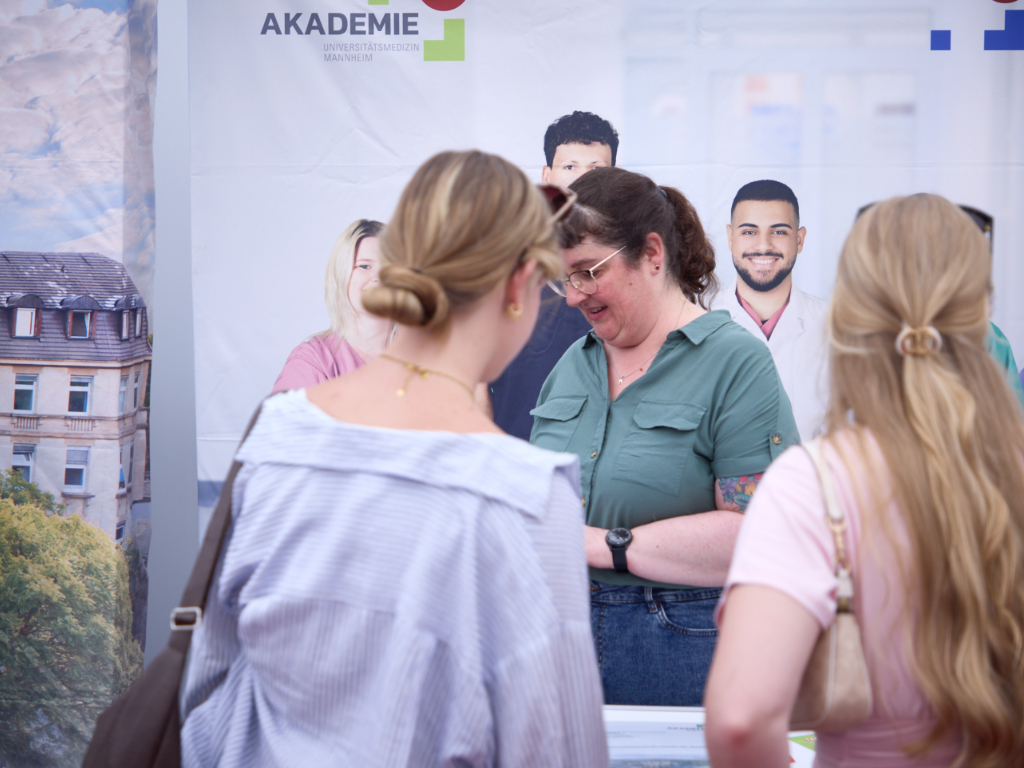 Die UMM Akademie informierte über Ausbildungswege in der Anästhesie- und OP-Pflege.
