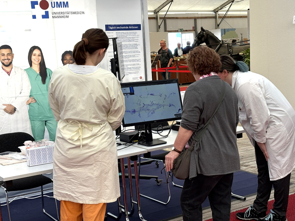 Besucher:innen konnten die digitale Diagnostik live erleben.